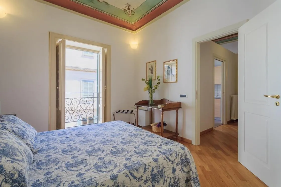 パレルモPalazzo Mazzarinoアパートメント イタリア