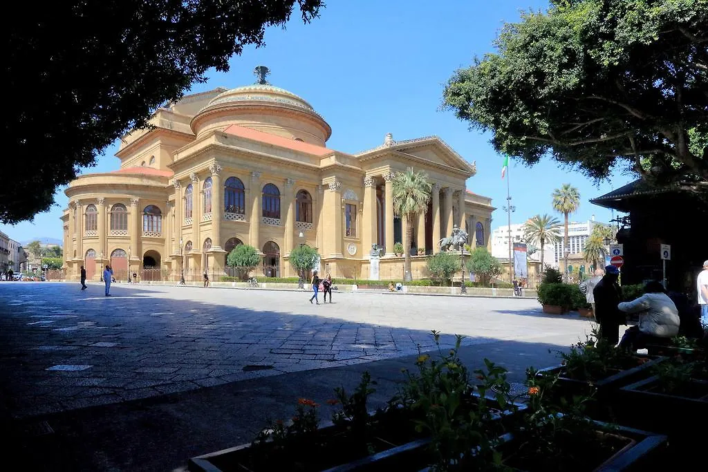 パレルモPalazzo Mazzarinoアパートメント パレルモ
