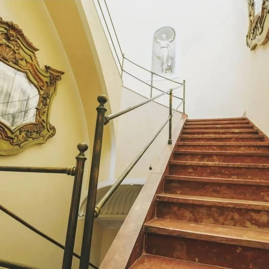 パレルモPalazzo Mazzarinoアパートメント