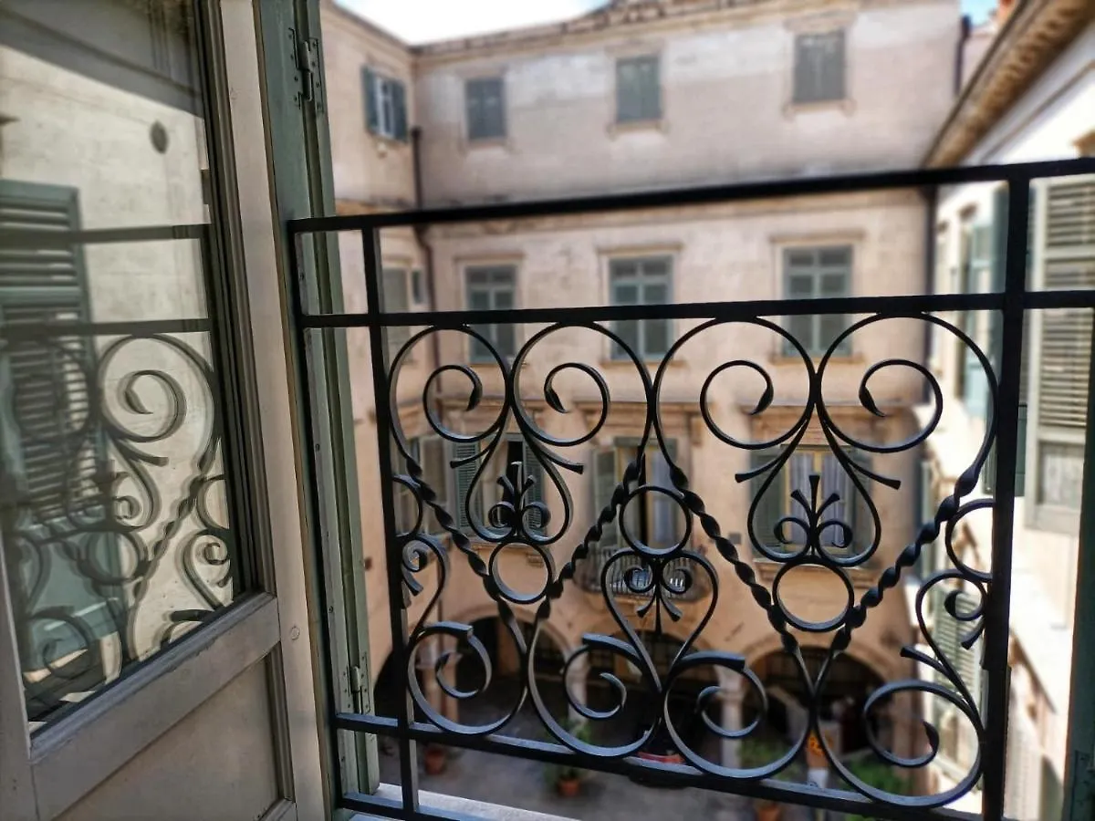 パレルモPalazzo Mazzarinoアパートメント パレルモ
