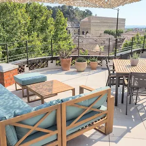 https://le-rooftop-vue-incroyable-sur-le-theatre-antique.fr-provencehotel.com
